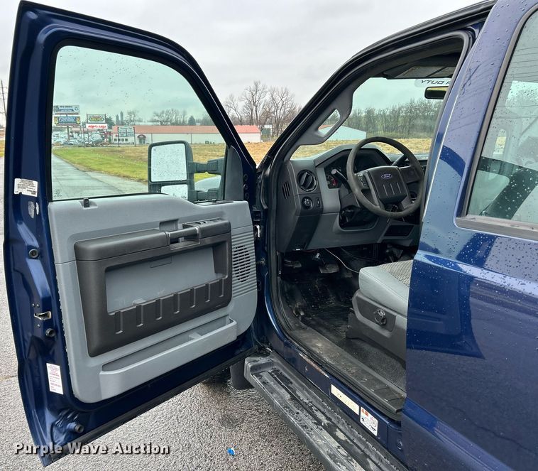 image for item NE9605 2012 Ford F550 XL Super Duty  Crew Cab utility / service truck