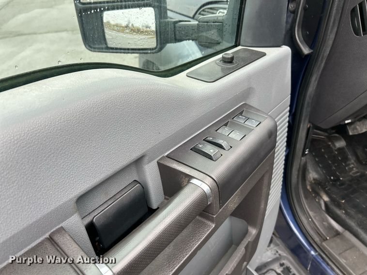 image for item NE9605 2012 Ford F550 XL Super Duty  Crew Cab utility / service truck