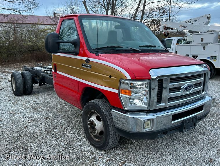 image for item NE9627 2017 Ford E450 Super Duty  van cab and chassis