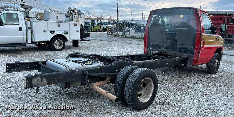 image for item NE9627 2017 Ford E450 Super Duty  van cab and chassis