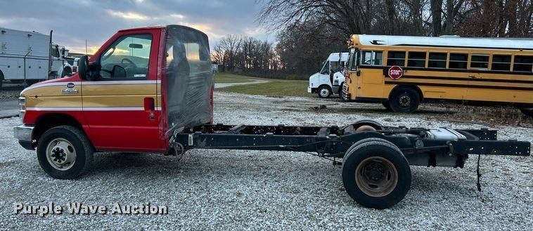 image for item NE9627 2017 Ford E450 Super Duty  van cab and chassis