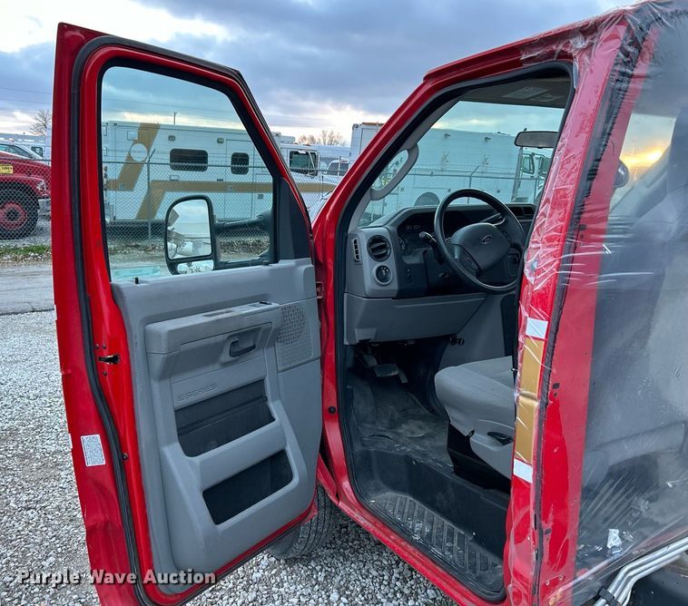 image for item NE9627 2017 Ford E450 Super Duty  van cab and chassis