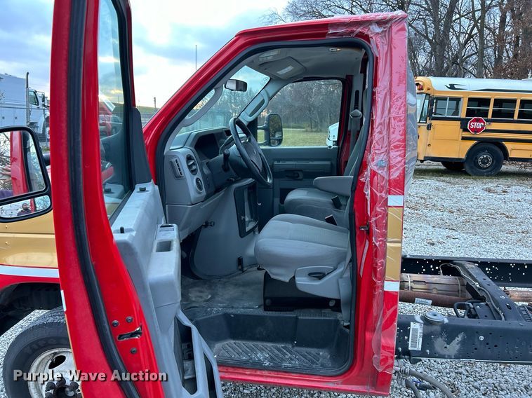 image for item NE9627 2017 Ford E450 Super Duty  van cab and chassis