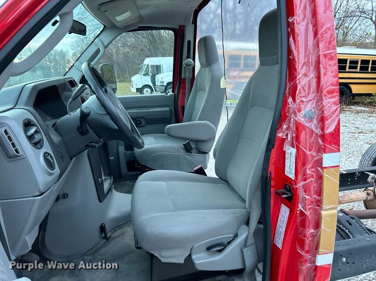 image for item NE9627 2017 Ford E450 Super Duty  van cab and chassis