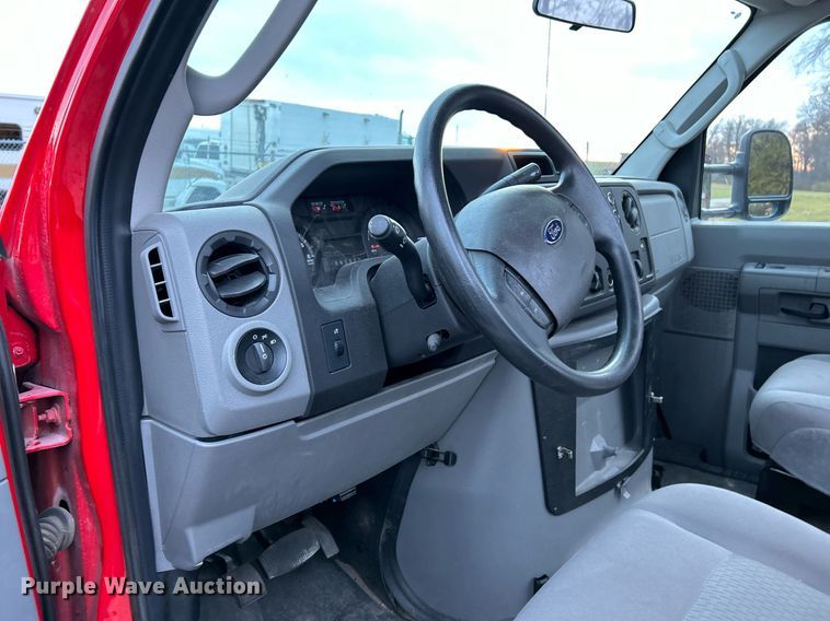 image for item NE9627 2017 Ford E450 Super Duty  van cab and chassis