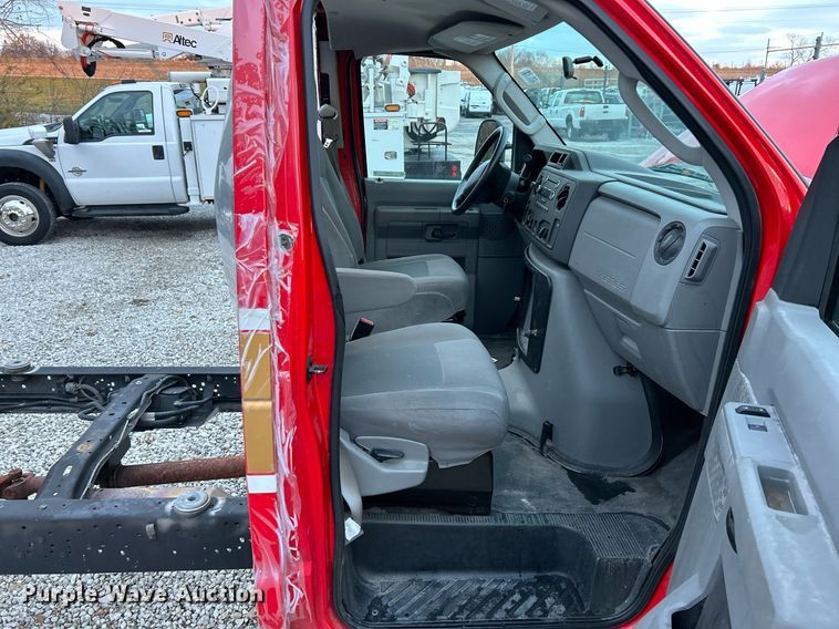 image for item NE9627 2017 Ford E450 Super Duty  van cab and chassis