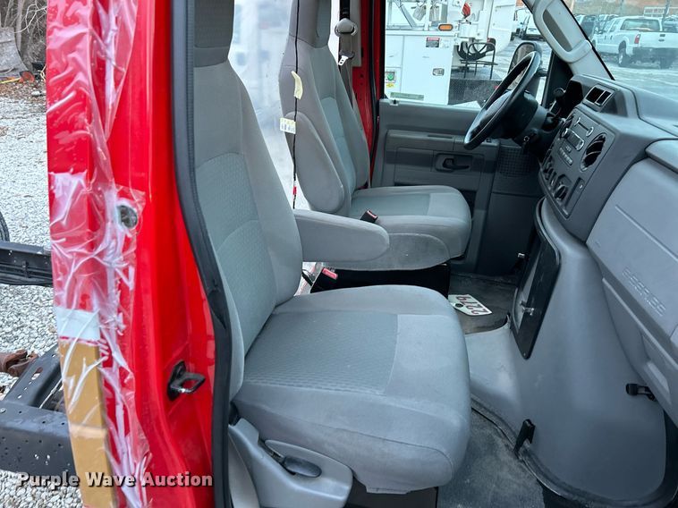 image for item NE9627 2017 Ford E450 Super Duty  van cab and chassis