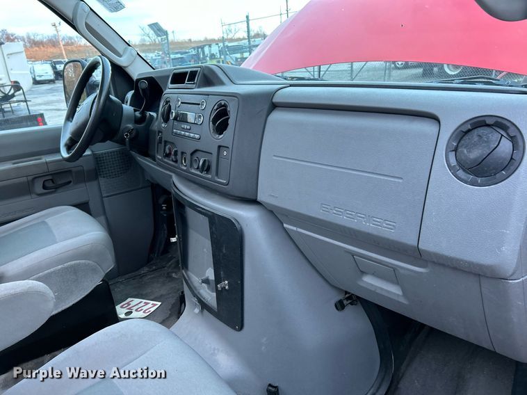 image for item NE9627 2017 Ford E450 Super Duty  van cab and chassis