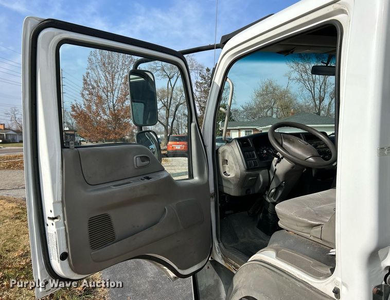 image for item NE9636 2006 Ford LCF  box truck