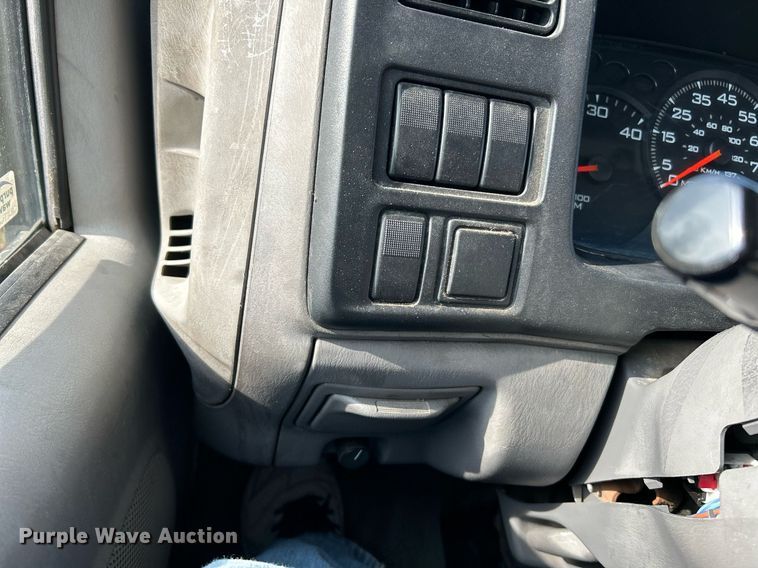 image for item NE9636 2006 Ford LCF  box truck