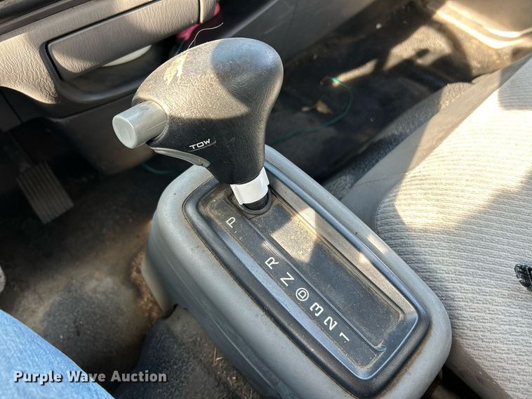 image for item NE9636 2006 Ford LCF  box truck