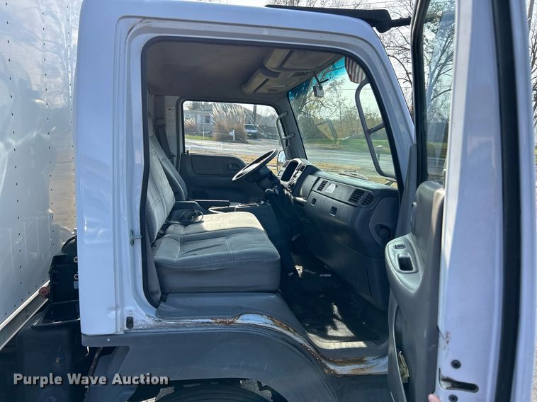 image for item NE9636 2006 Ford LCF  box truck