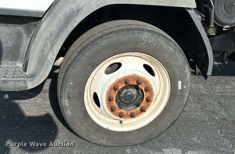 image for item NE9636 2006 Ford LCF  box truck