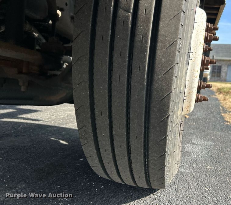 image for item NE9636 2006 Ford LCF  box truck