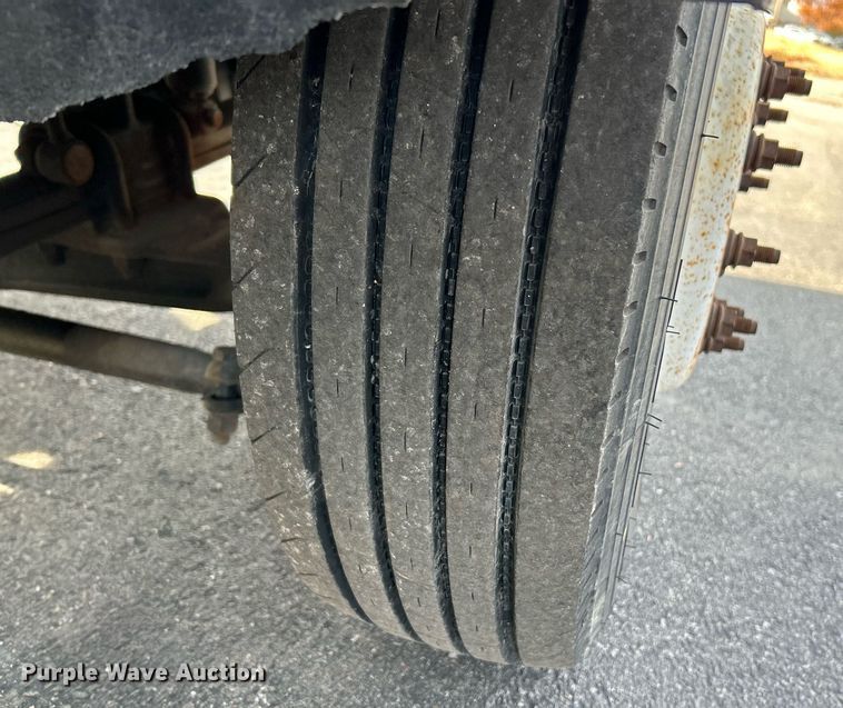 image for item NE9636 2006 Ford LCF  box truck