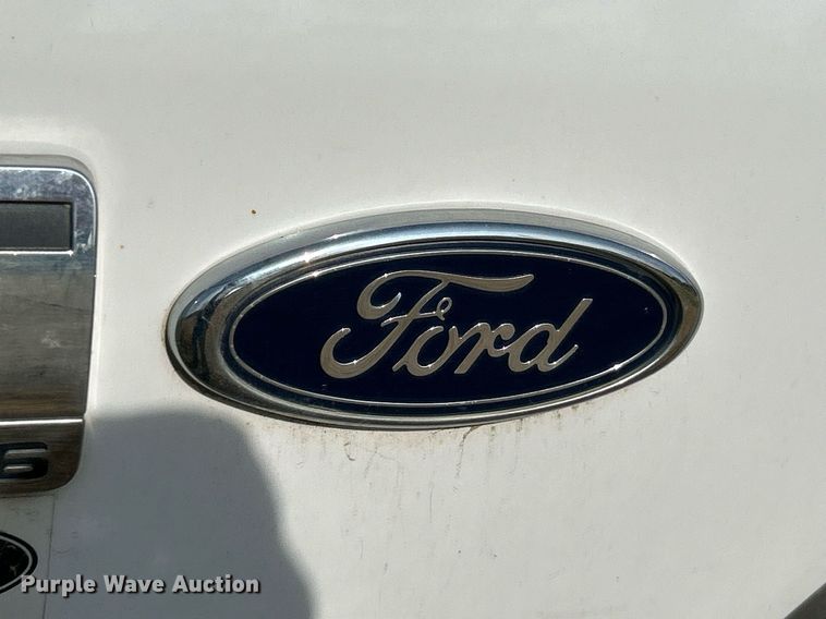 image for item NE9636 2006 Ford LCF  box truck