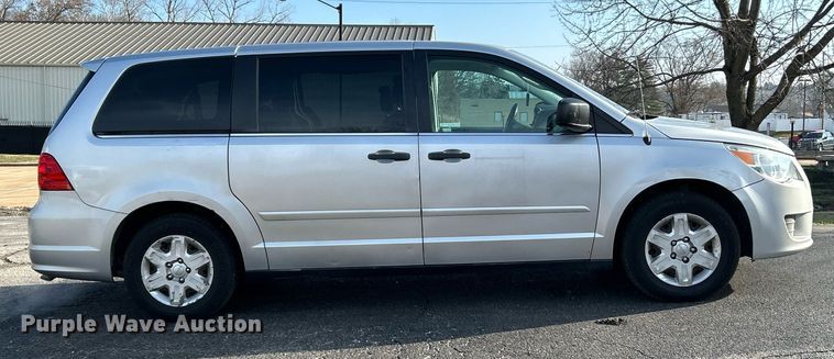 image for item NE9637 2012 Volkswagen Routan S  van