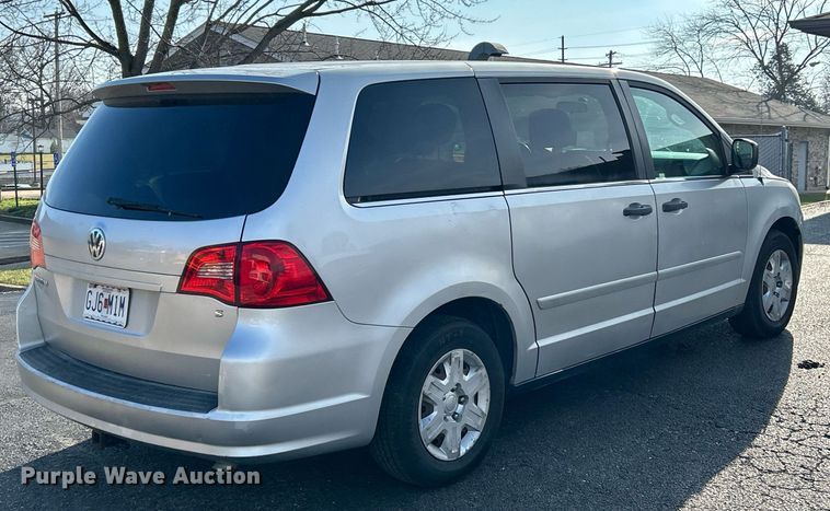 image for item NE9637 2012 Volkswagen Routan S  van