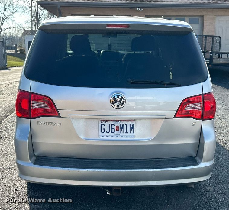 image for item NE9637 2012 Volkswagen Routan S  van