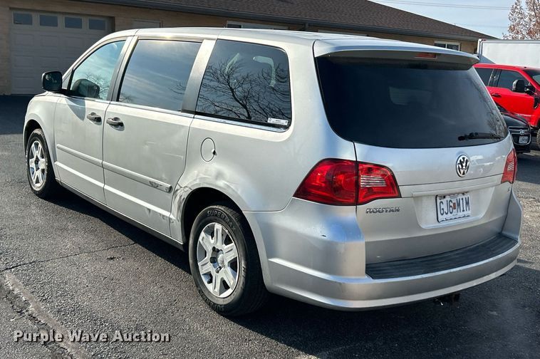 image for item NE9637 2012 Volkswagen Routan S  van