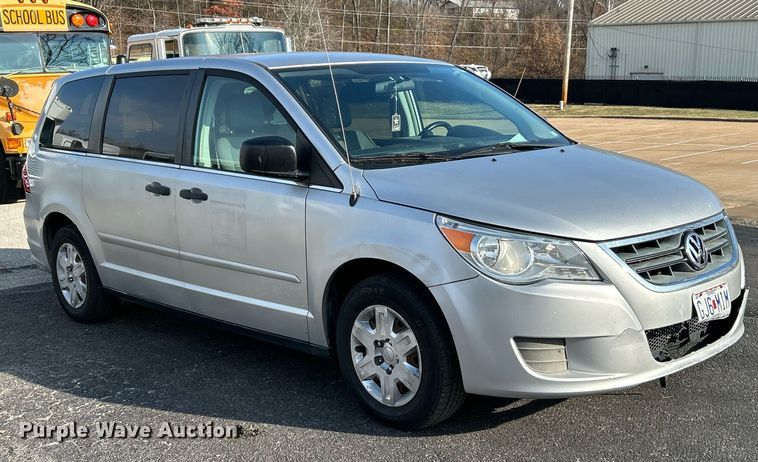 image for item NE9637 2012 Volkswagen Routan S  van