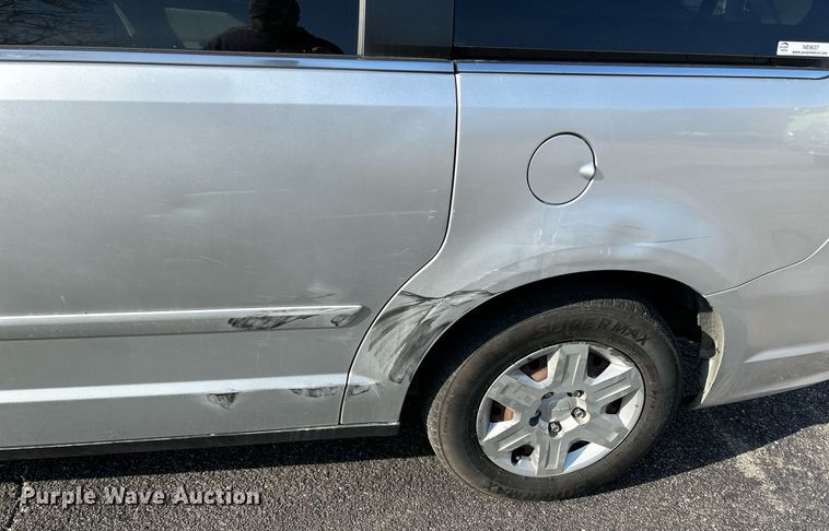 image for item NE9637 2012 Volkswagen Routan S  van