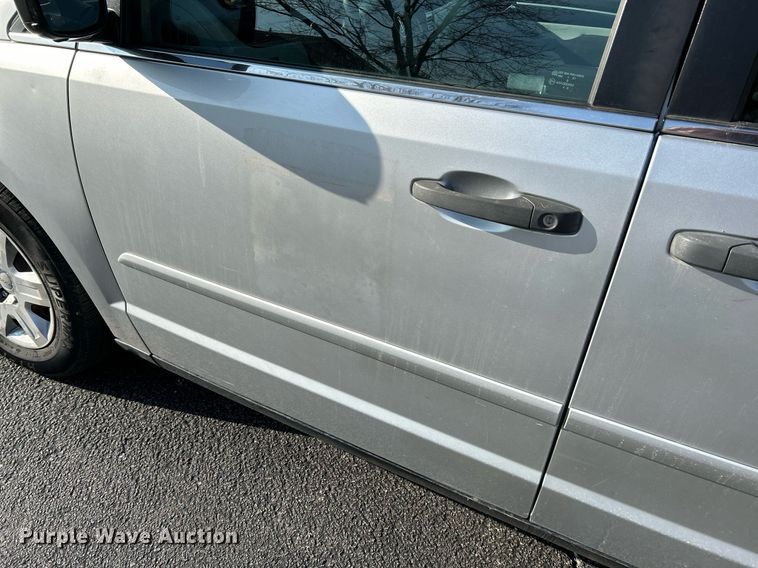 image for item NE9637 2012 Volkswagen Routan S  van