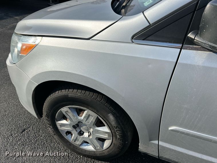 image for item NE9637 2012 Volkswagen Routan S  van