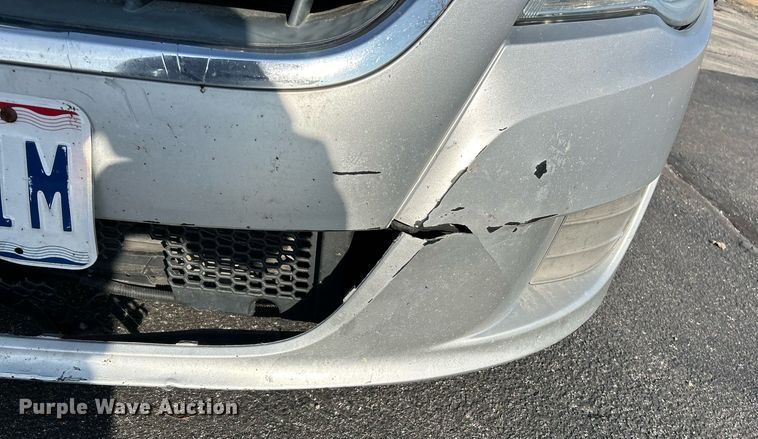 image for item NE9637 2012 Volkswagen Routan S  van