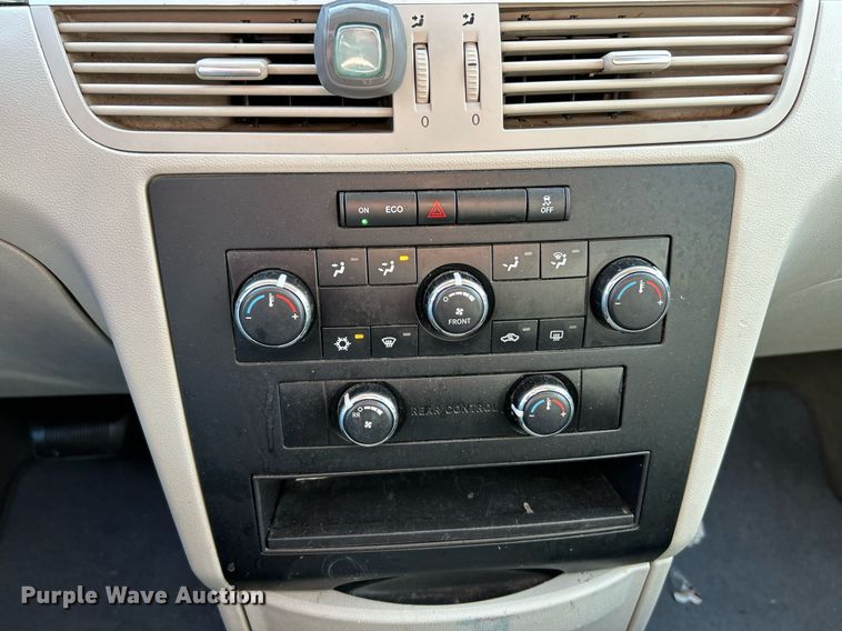 image for item NE9637 2012 Volkswagen Routan S  van