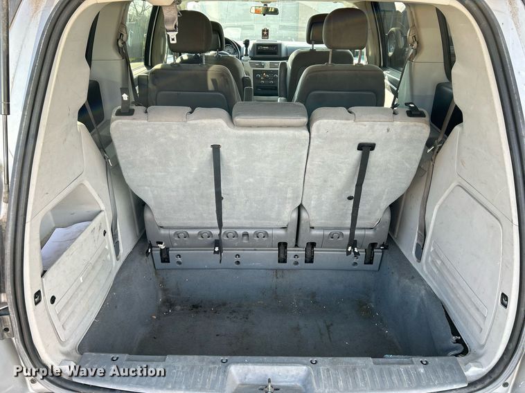image for item NE9637 2012 Volkswagen Routan S  van