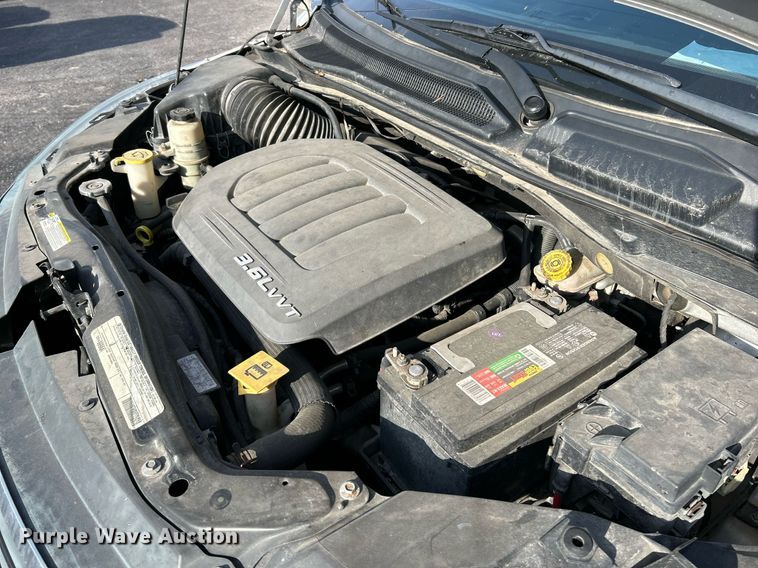 image for item NE9637 2012 Volkswagen Routan S  van