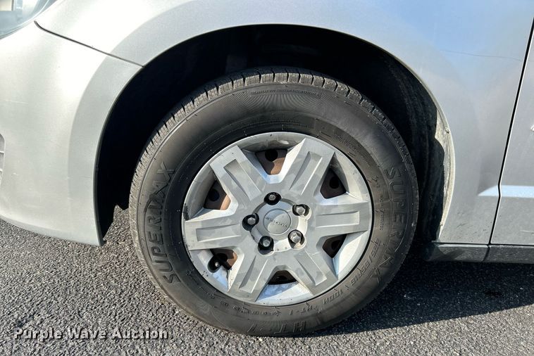 image for item NE9637 2012 Volkswagen Routan S  van