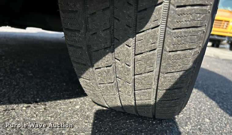 image for item NE9637 2012 Volkswagen Routan S  van