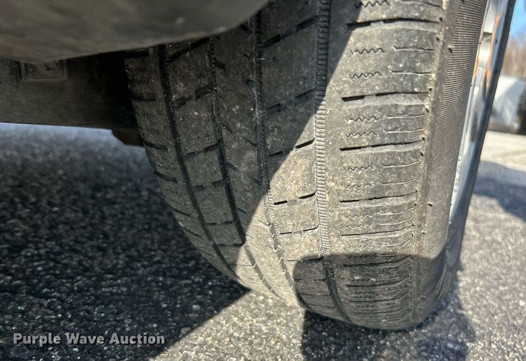 image for item NE9637 2012 Volkswagen Routan S  van