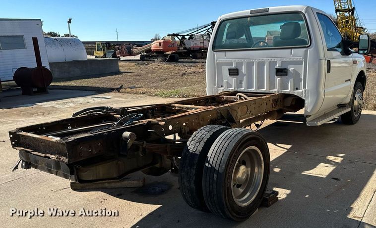 image for item NI9580 2002 Ford F550 Super Duty XL  truck cab and chassis