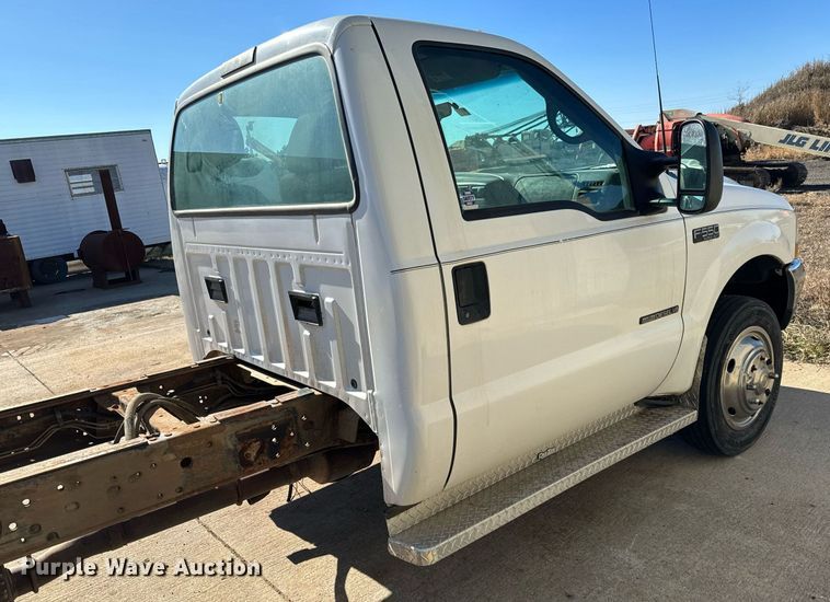 image for item NI9580 2002 Ford F550 Super Duty XL  truck cab and chassis