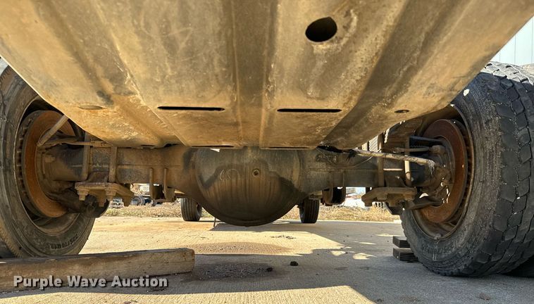 image for item NI9580 2002 Ford F550 Super Duty XL  truck cab and chassis