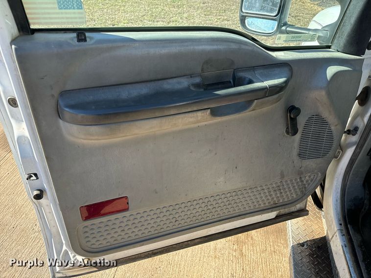 image for item NI9580 2002 Ford F550 Super Duty XL  truck cab and chassis