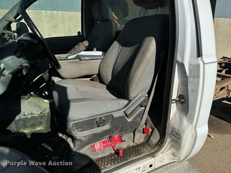 image for item NI9580 2002 Ford F550 Super Duty XL  truck cab and chassis