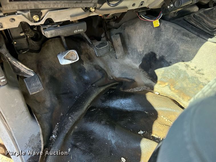 image for item NI9580 2002 Ford F550 Super Duty XL  truck cab and chassis