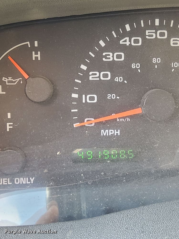 image for item NI9580 2002 Ford F550 Super Duty XL  truck cab and chassis