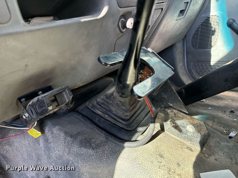 image for item NI9580 2002 Ford F550 Super Duty XL  truck cab and chassis