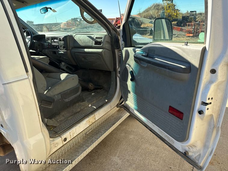 image for item NI9580 2002 Ford F550 Super Duty XL  truck cab and chassis