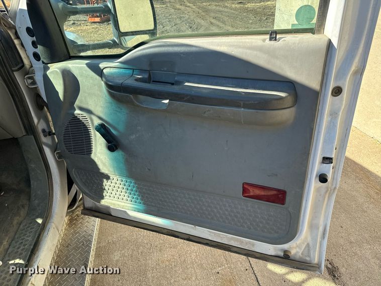 image for item NI9580 2002 Ford F550 Super Duty XL  truck cab and chassis