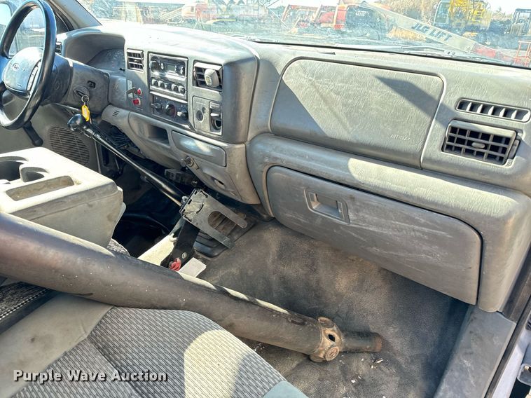 image for item NI9580 2002 Ford F550 Super Duty XL  truck cab and chassis