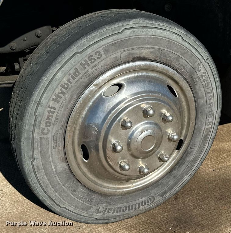 image for item NI9580 2002 Ford F550 Super Duty XL  truck cab and chassis