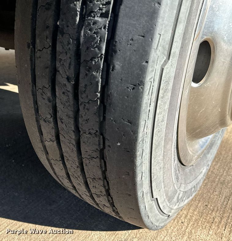 image for item NI9580 2002 Ford F550 Super Duty XL  truck cab and chassis