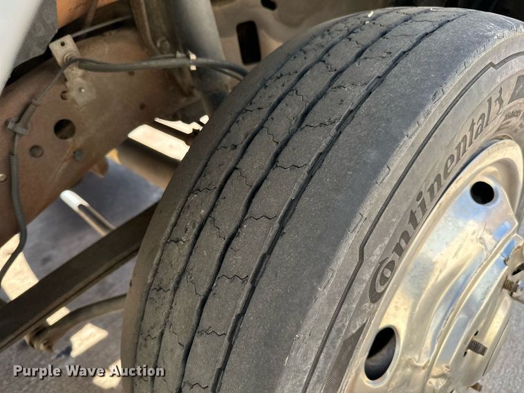 image for item NI9580 2002 Ford F550 Super Duty XL  truck cab and chassis