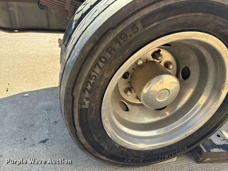 image for item NI9580 2002 Ford F550 Super Duty XL  truck cab and chassis